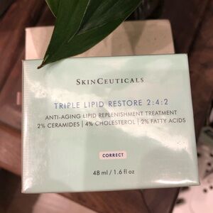 SkinCeuticals Triple Lipid Restore 2:4:2 - Light Green